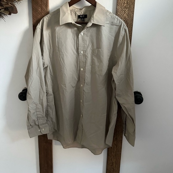 A(2)Z New York Men’s Button Down Dress Shirt Size XL
GUC

Bin 13 - Picture 2 of 6